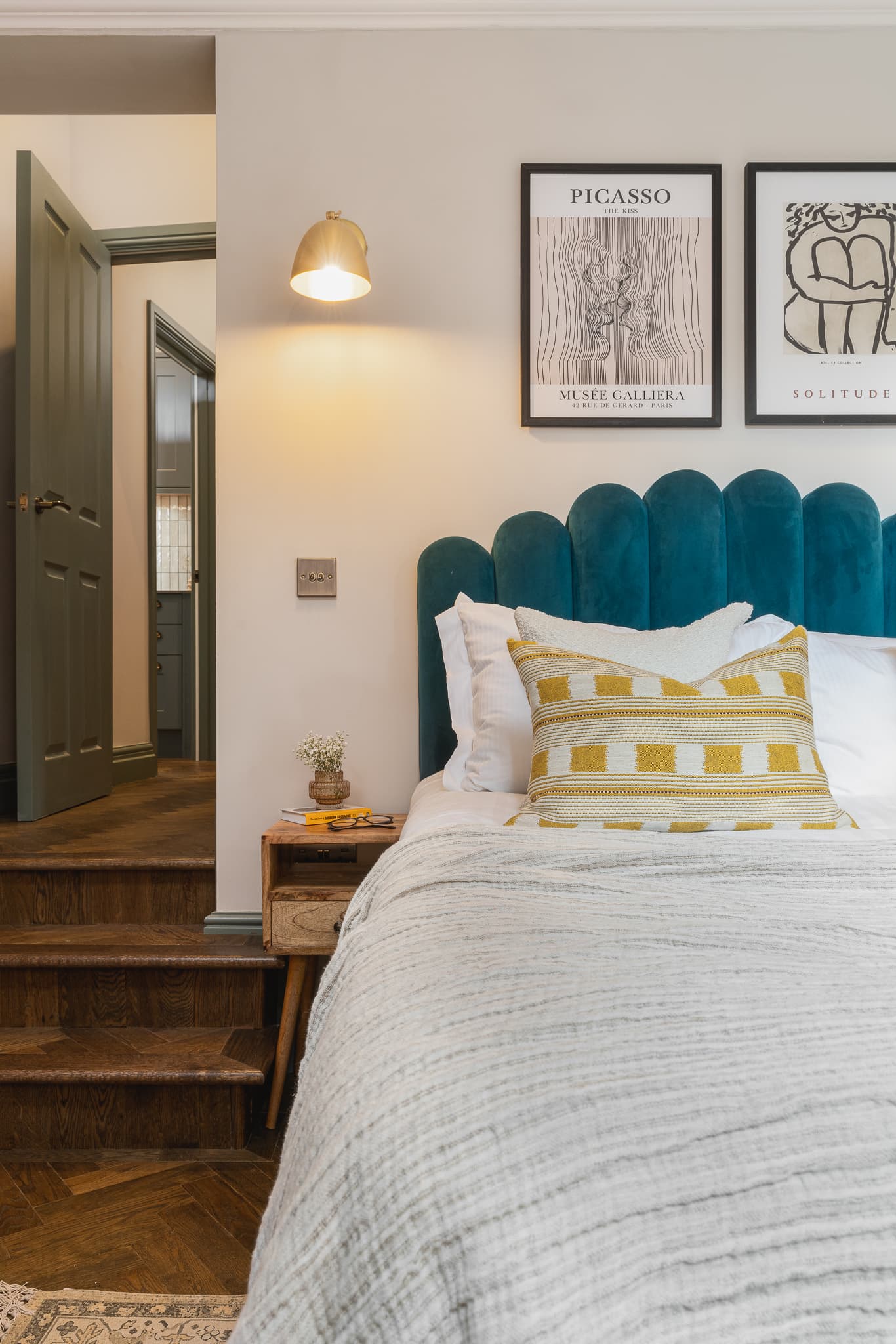 092301-155StMichaelsHill-YourApartment-17-1