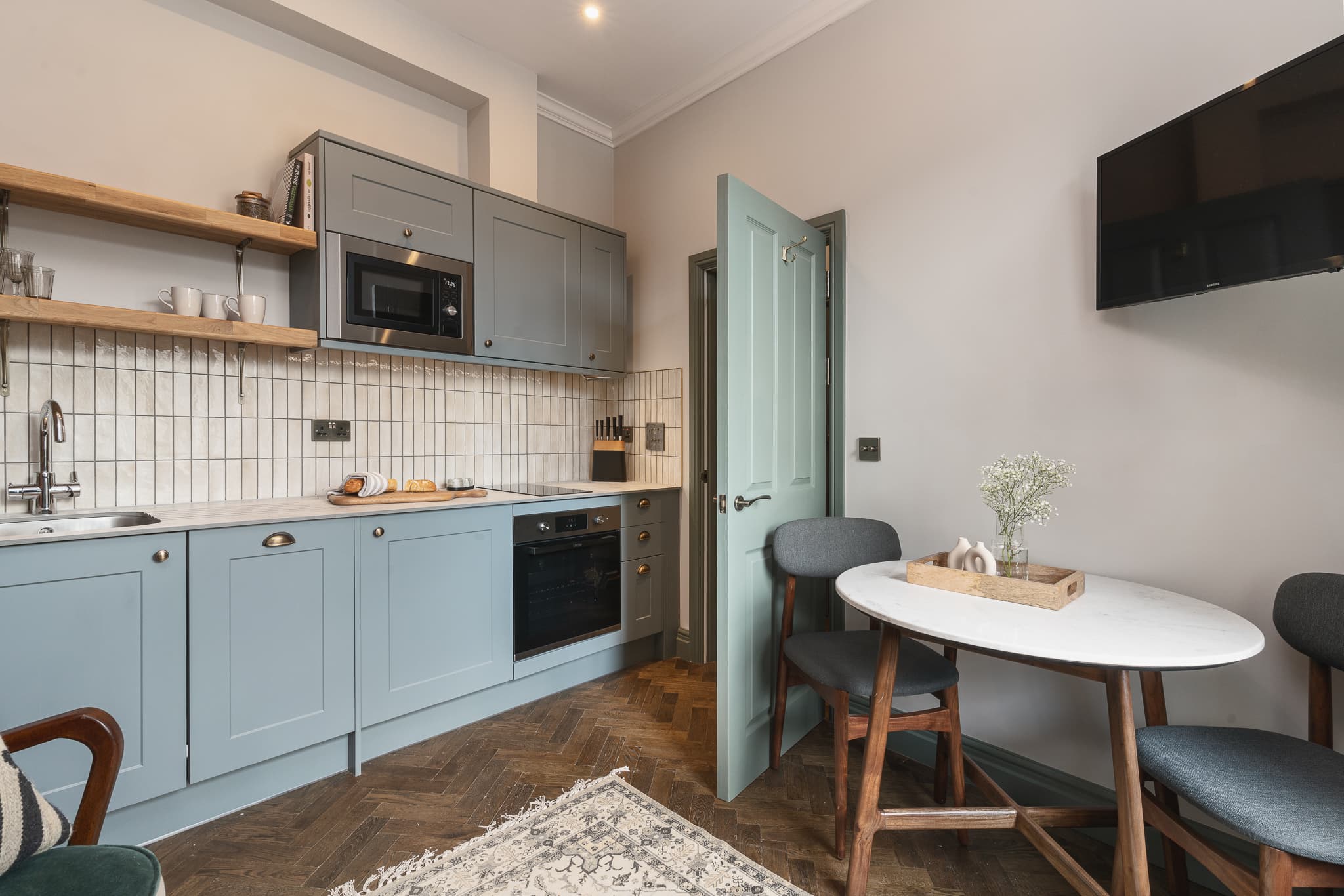 092301-155StMichaelsHill-YourApartment-19