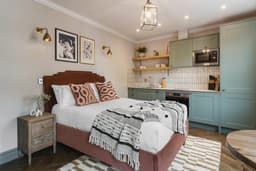 092301-155StMichaelsHill-YourApartment-20-1