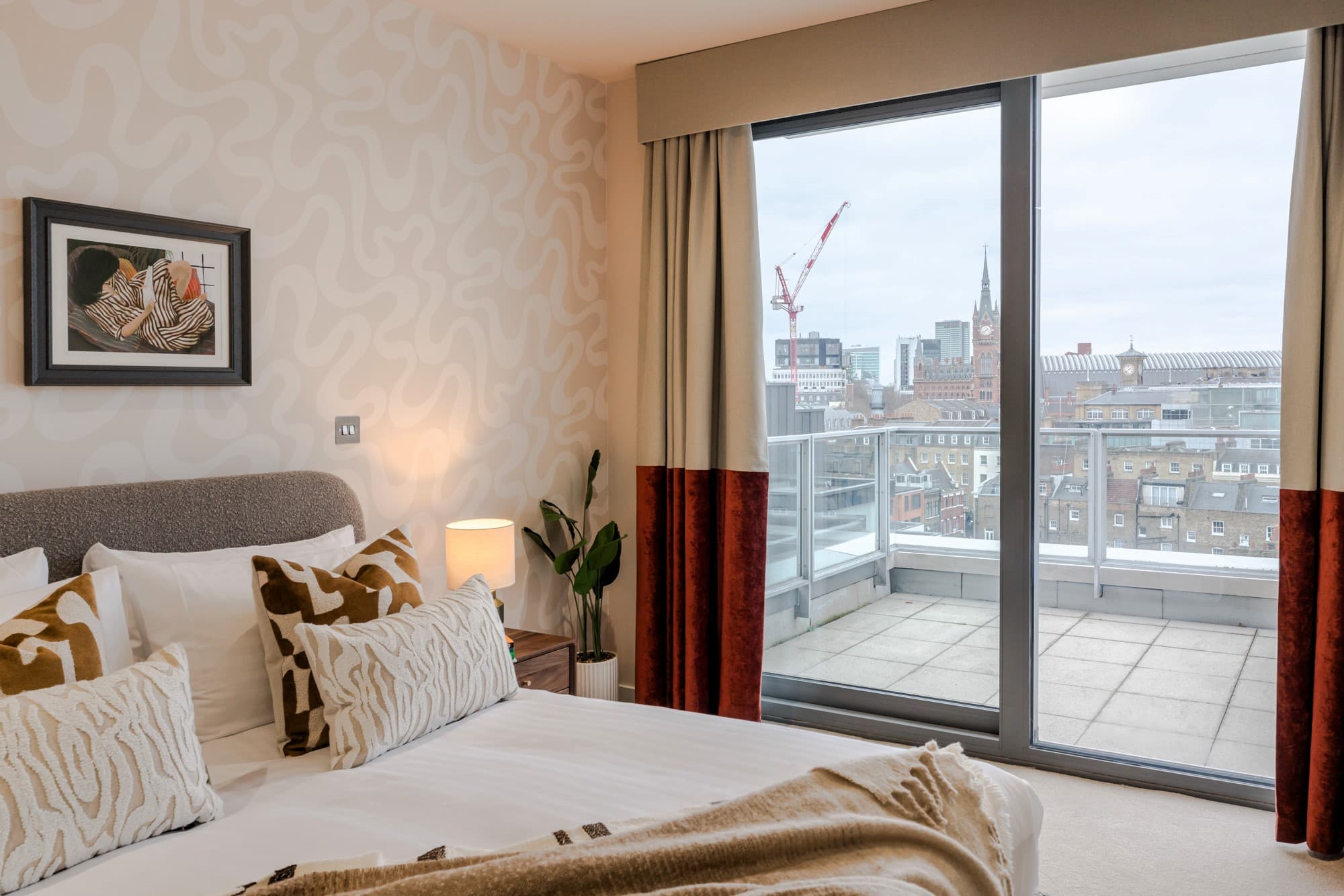Kings-Cross-Serviced-Apartments-Penthouse-With-Balcony-8