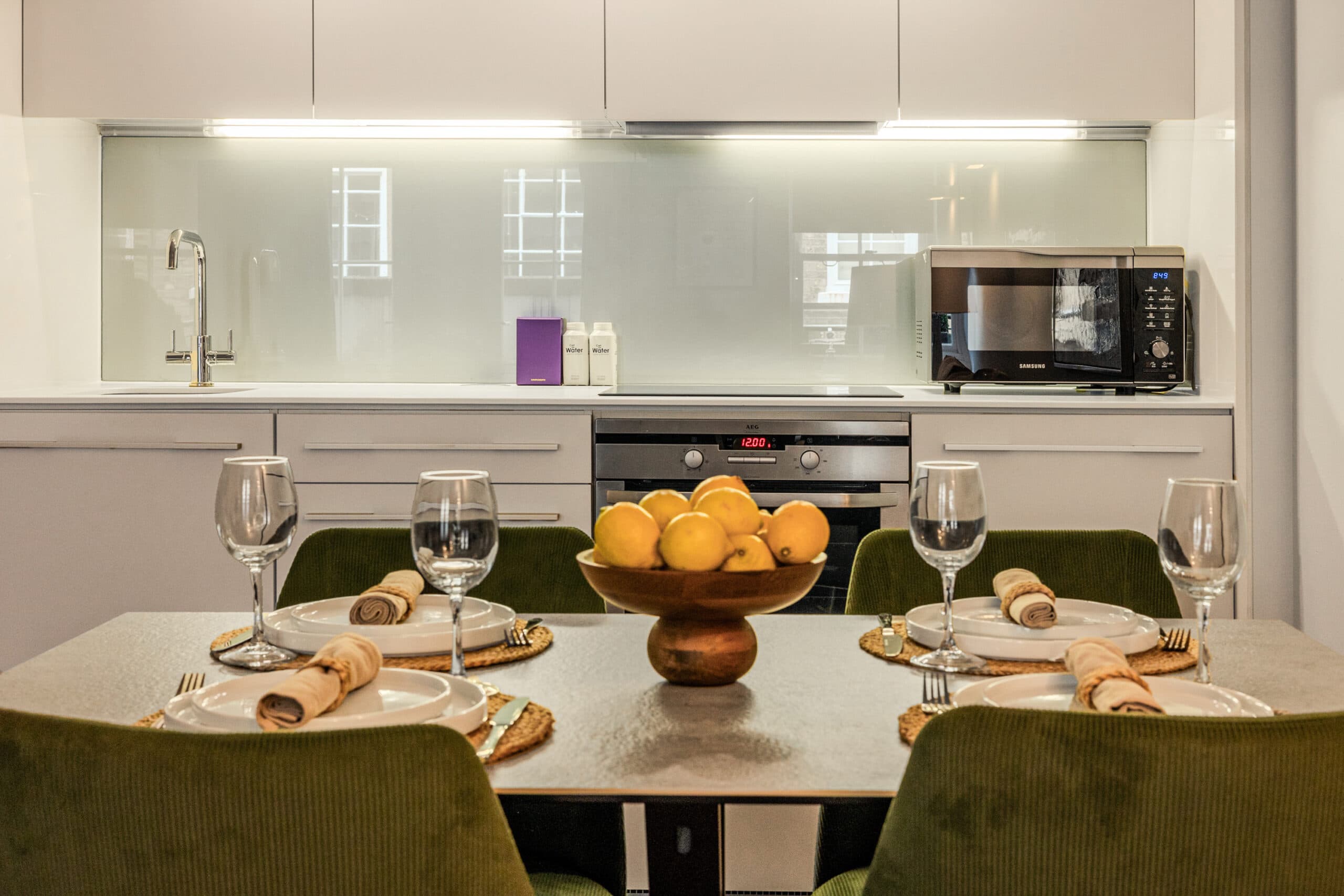 Liverpool-Street-Executive-1-Bedroom-Apartment-with-Balcony-1-scaled