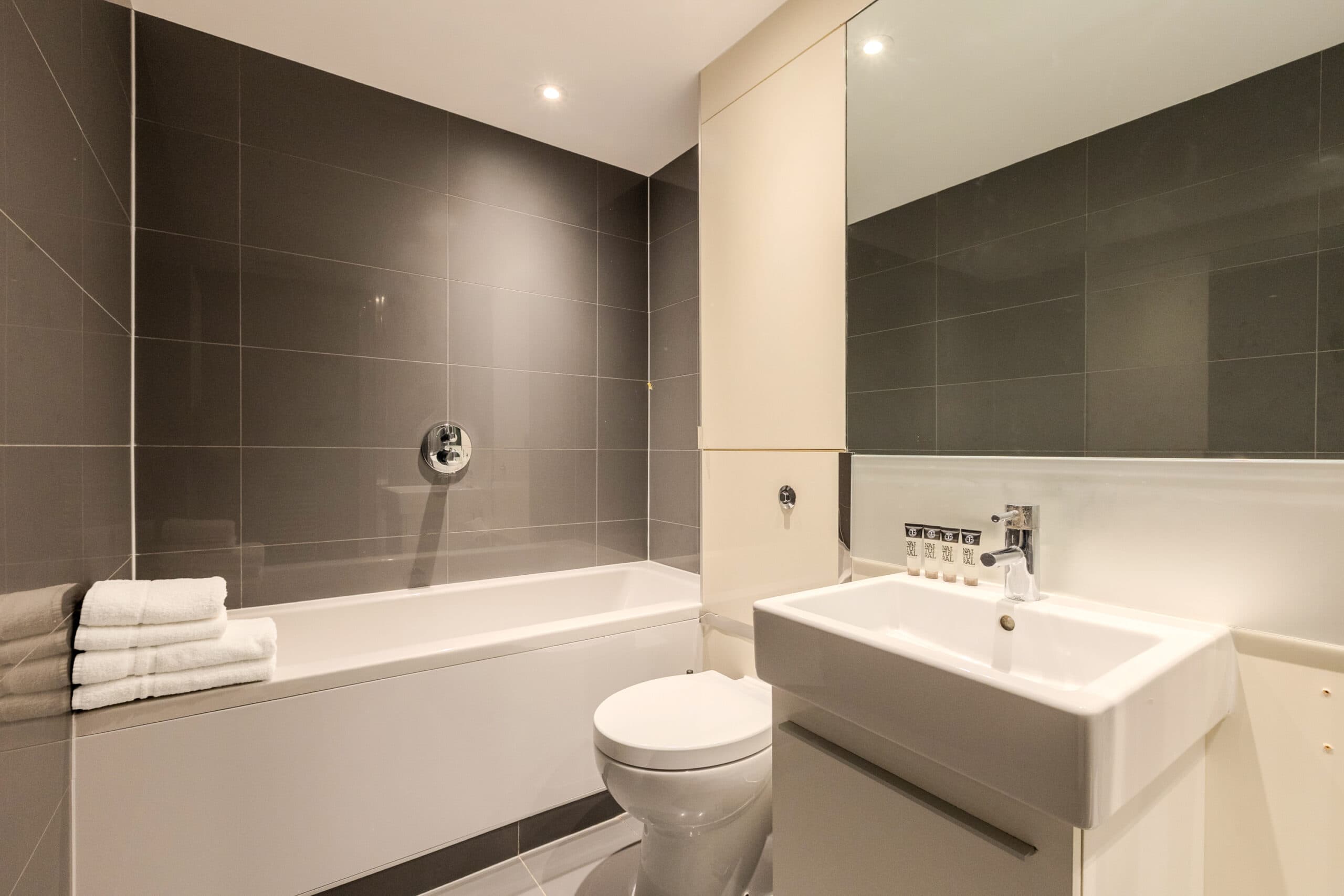 Liverpool-Street-Serviced-Apartments-2BR-24-scaled