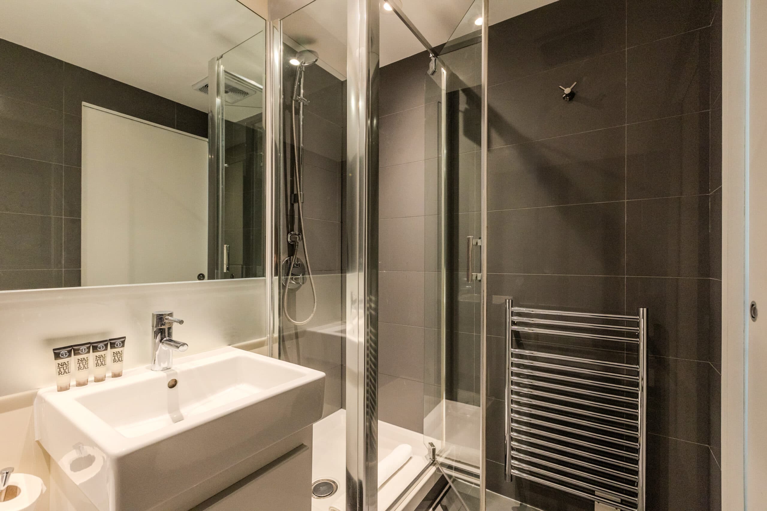 Liverpool-Street-Serviced-Apartments-2BR-25-scaled