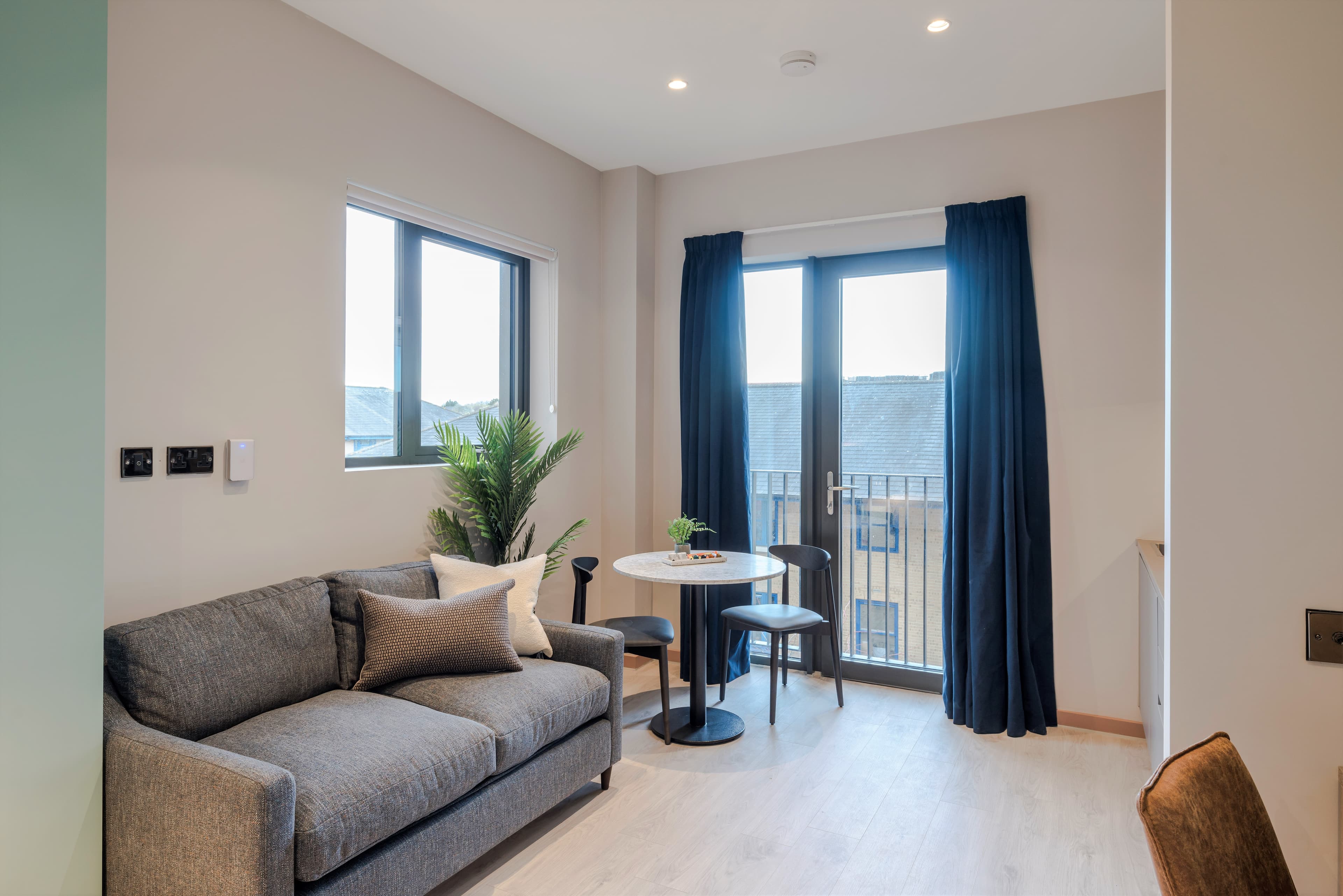 Serviced Apartment Milton Keynes Studio Bed with Sofa4