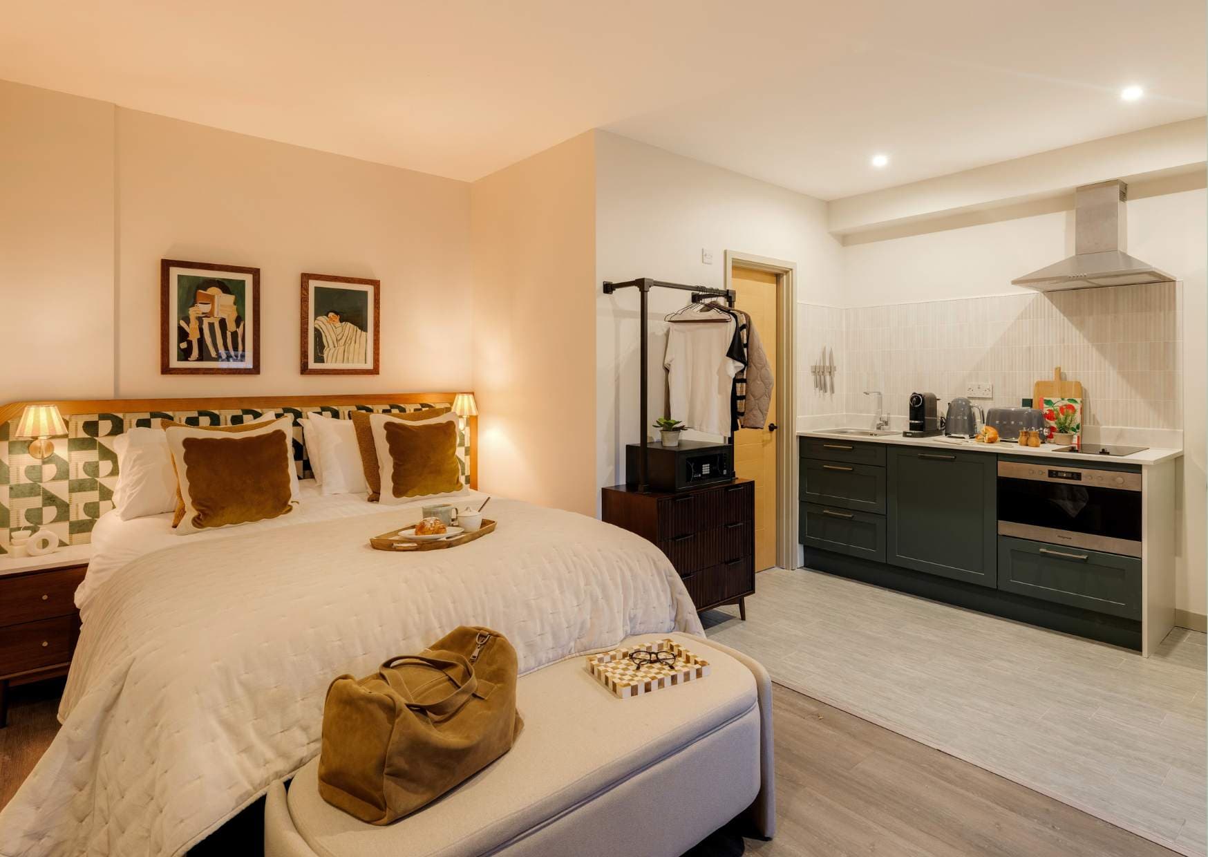 Serviced Apartments along Tower Bridge Road