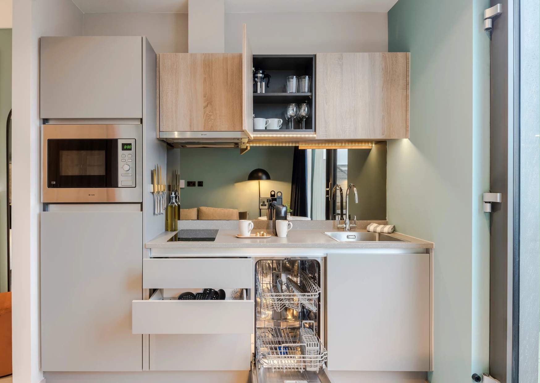 Serviced apartments with full kitchens in Milton Keynes