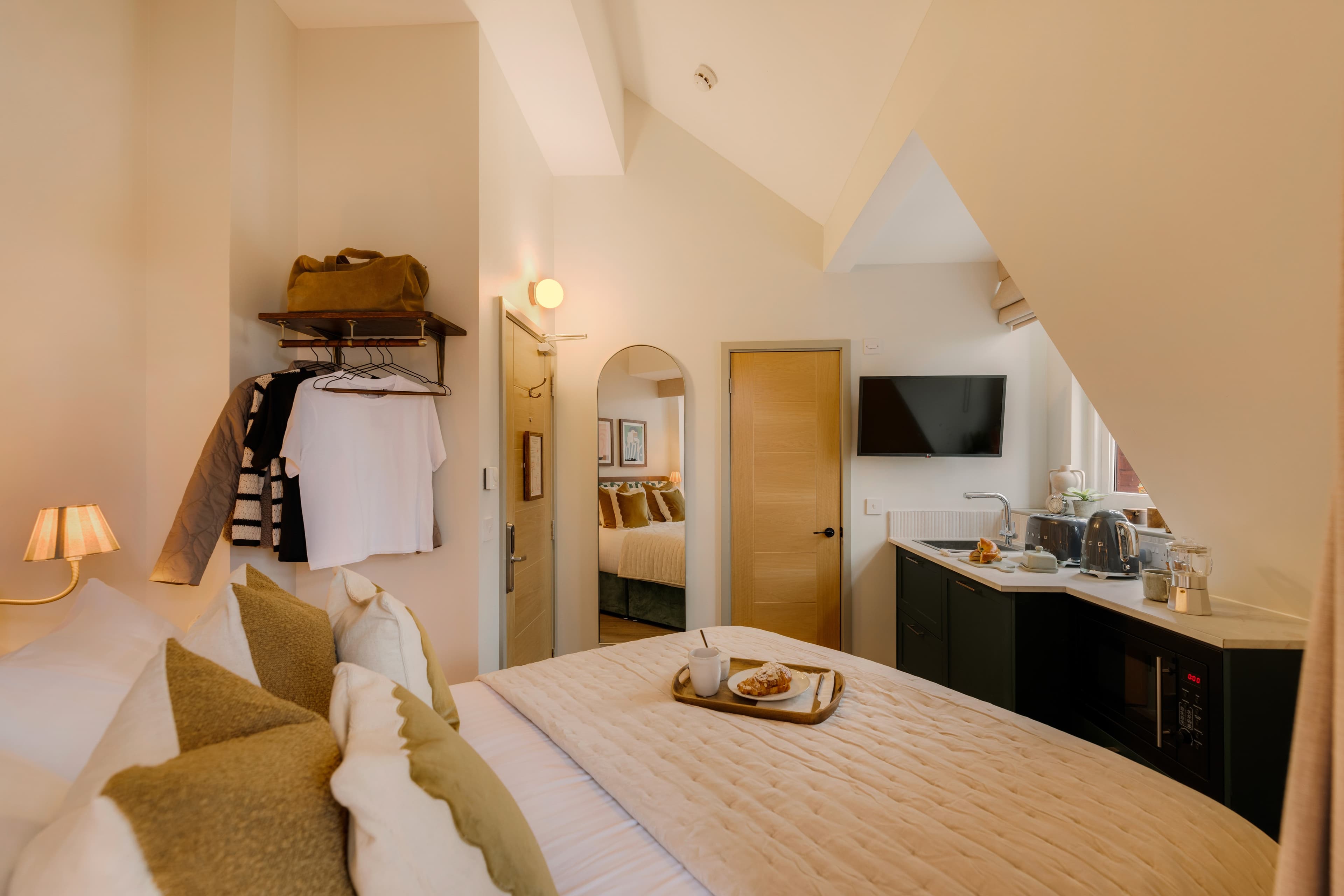 Tower Bridge Road Studio813