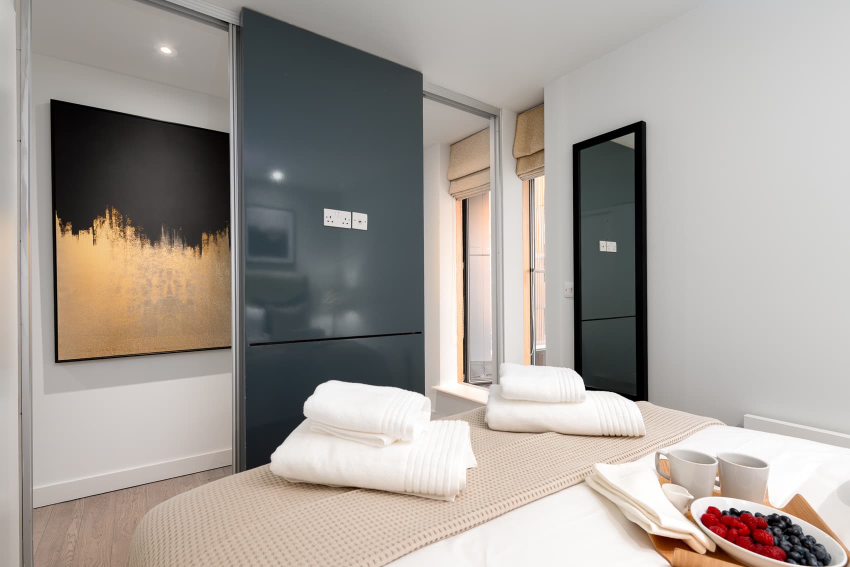 Your-Apartment-Liverpool-Street-Deluxe-1-Bedroom-With-Terrace-2