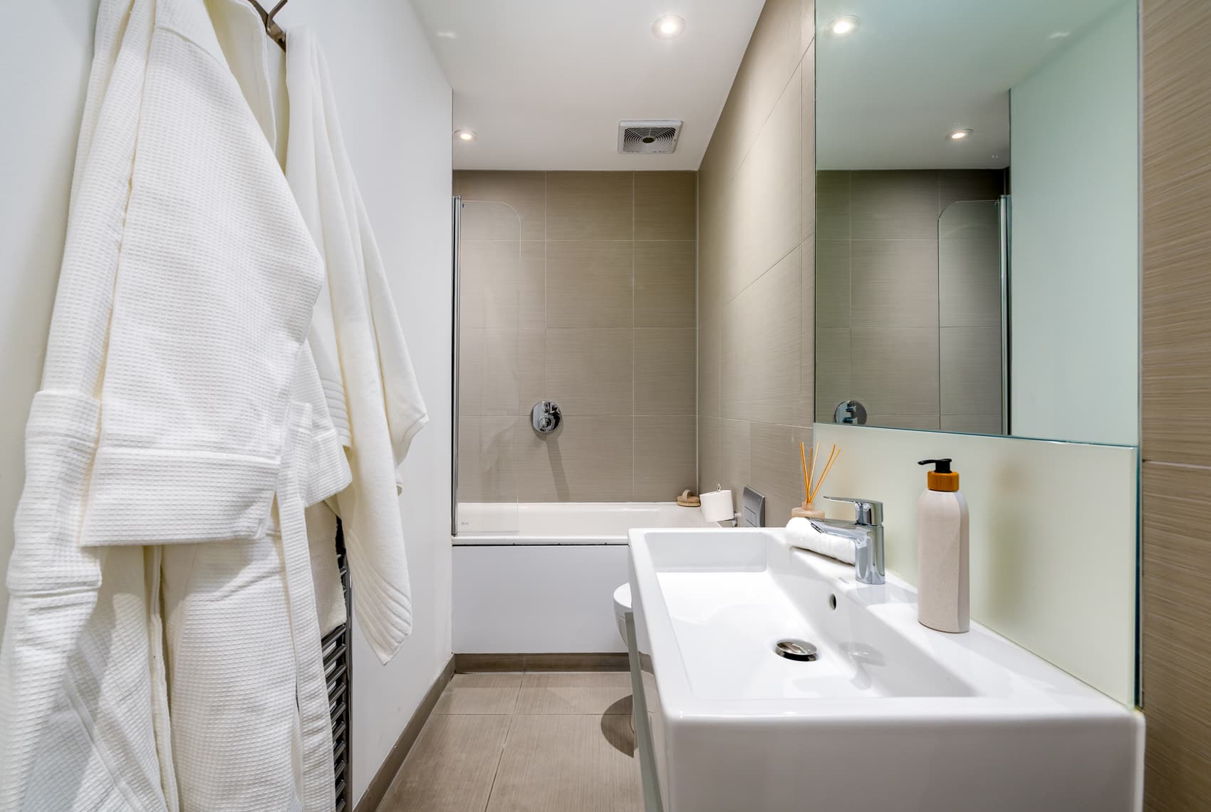 Your-Apartment-Liverpool-Street-Deluxe-1-Bedroom-With-Terrace-5