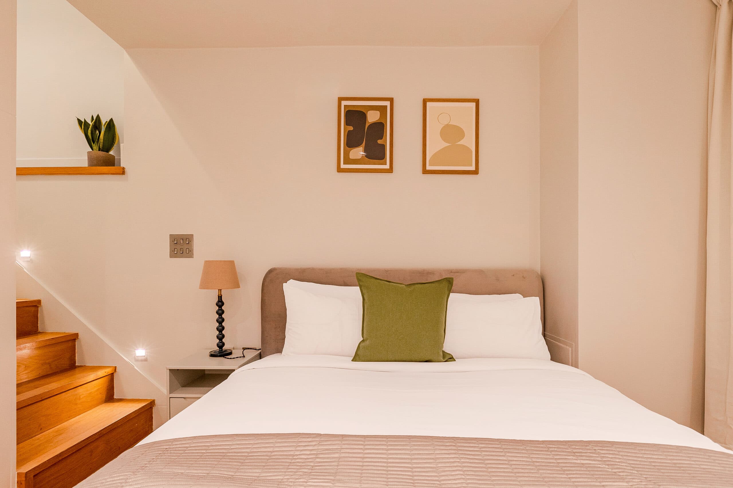 Your-Apartment-St-Pauls-Execuitive-1-Bedroom-Duplex-Apartment-1a-15-scaled