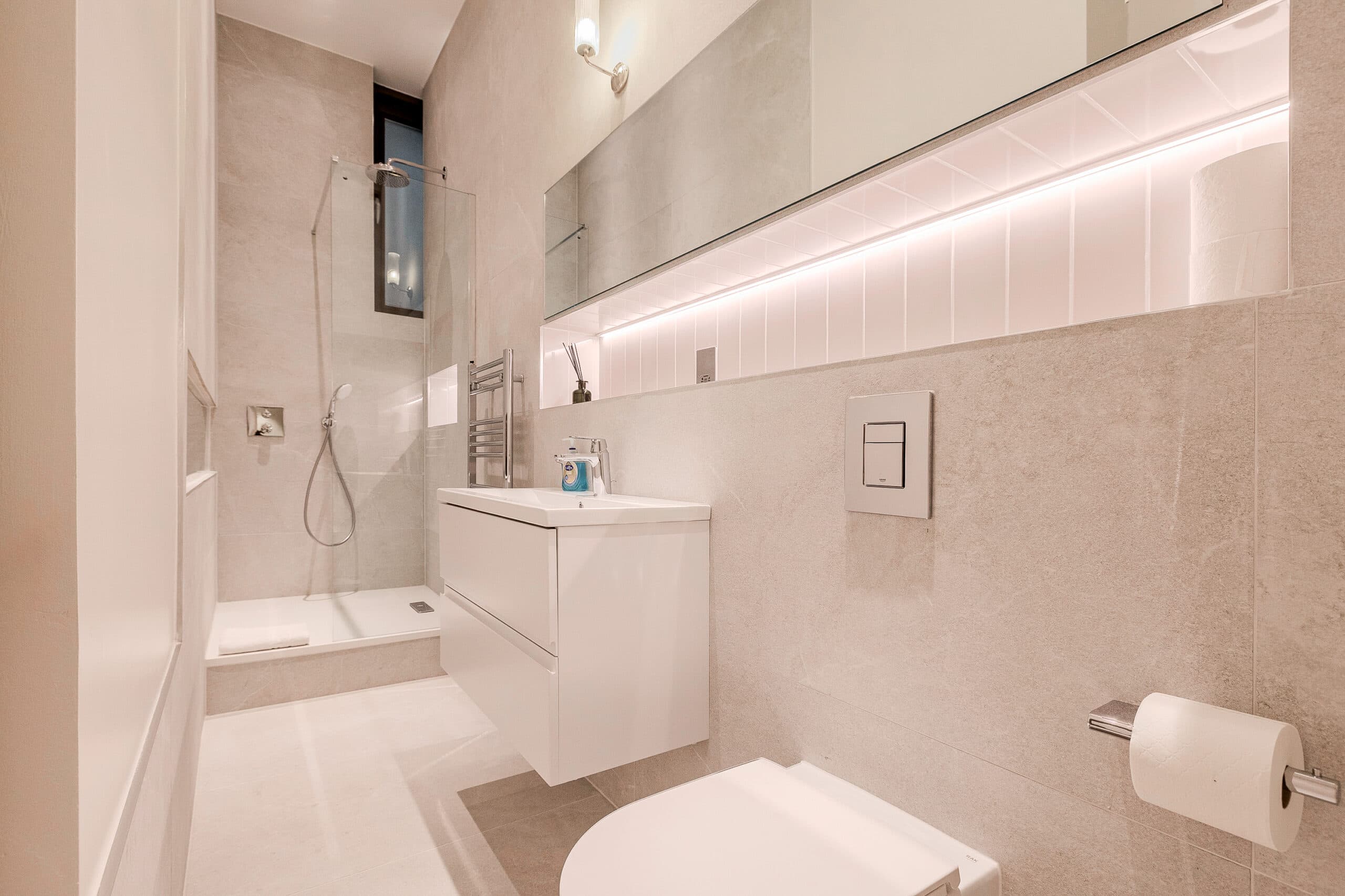 Your-Apartment-St-Pauls-Execuitive-1-Bedroom-Duplex-Apartment-1a-16-scaled