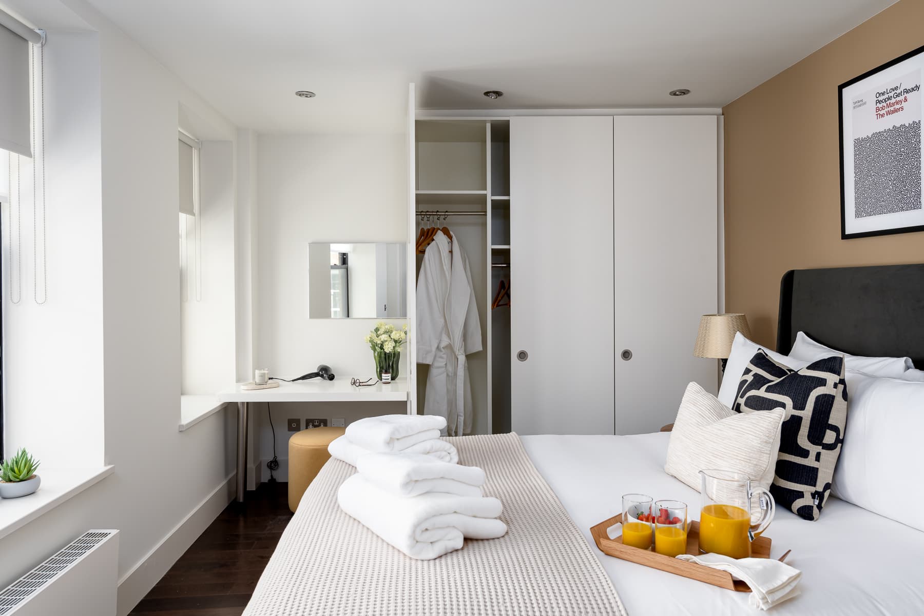 Your-Apartment-Tower-of-London-Executive-1-Bedroom-Apartment-Botolph-2