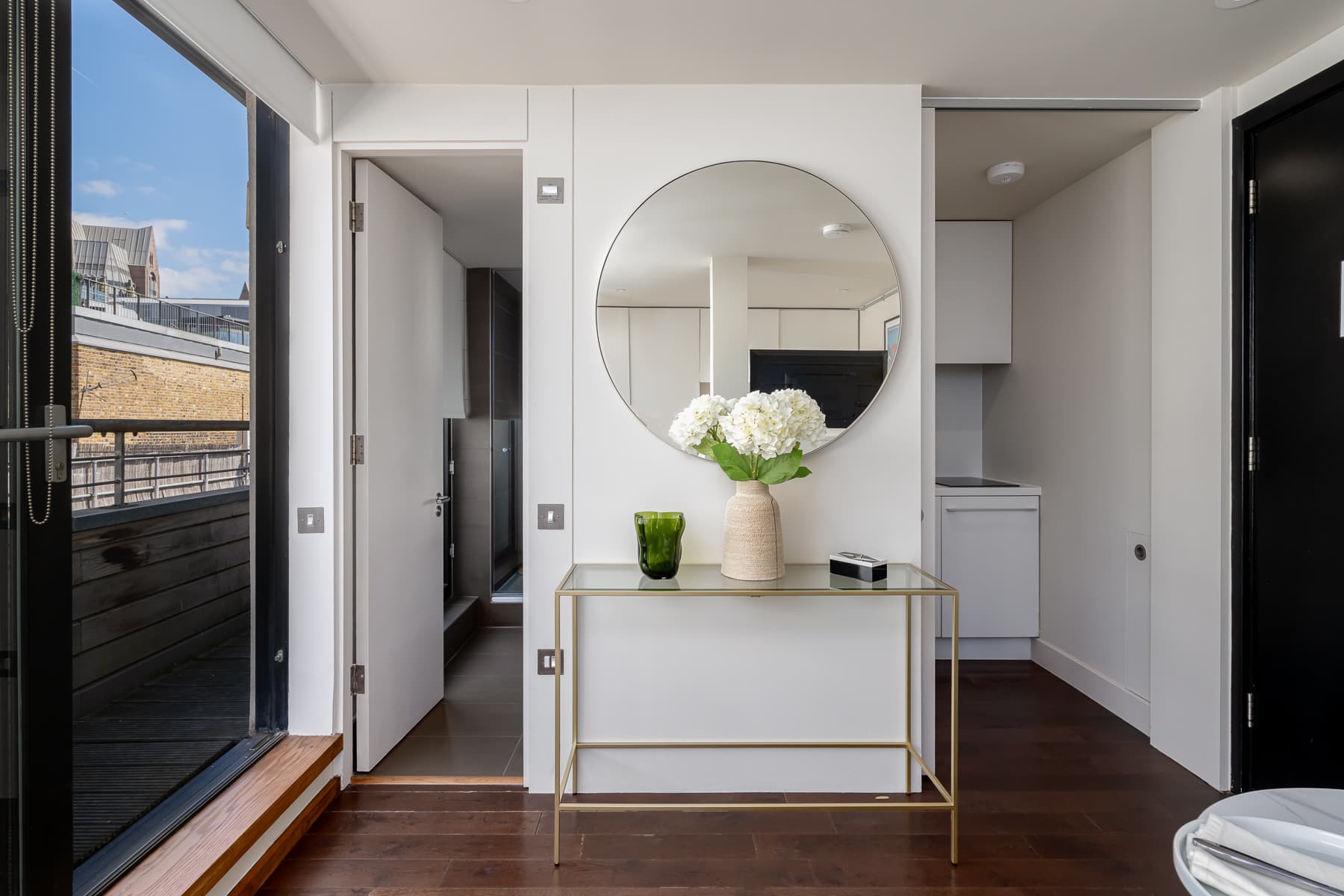 Your-Apartment-Tower-of-London-Studio-2