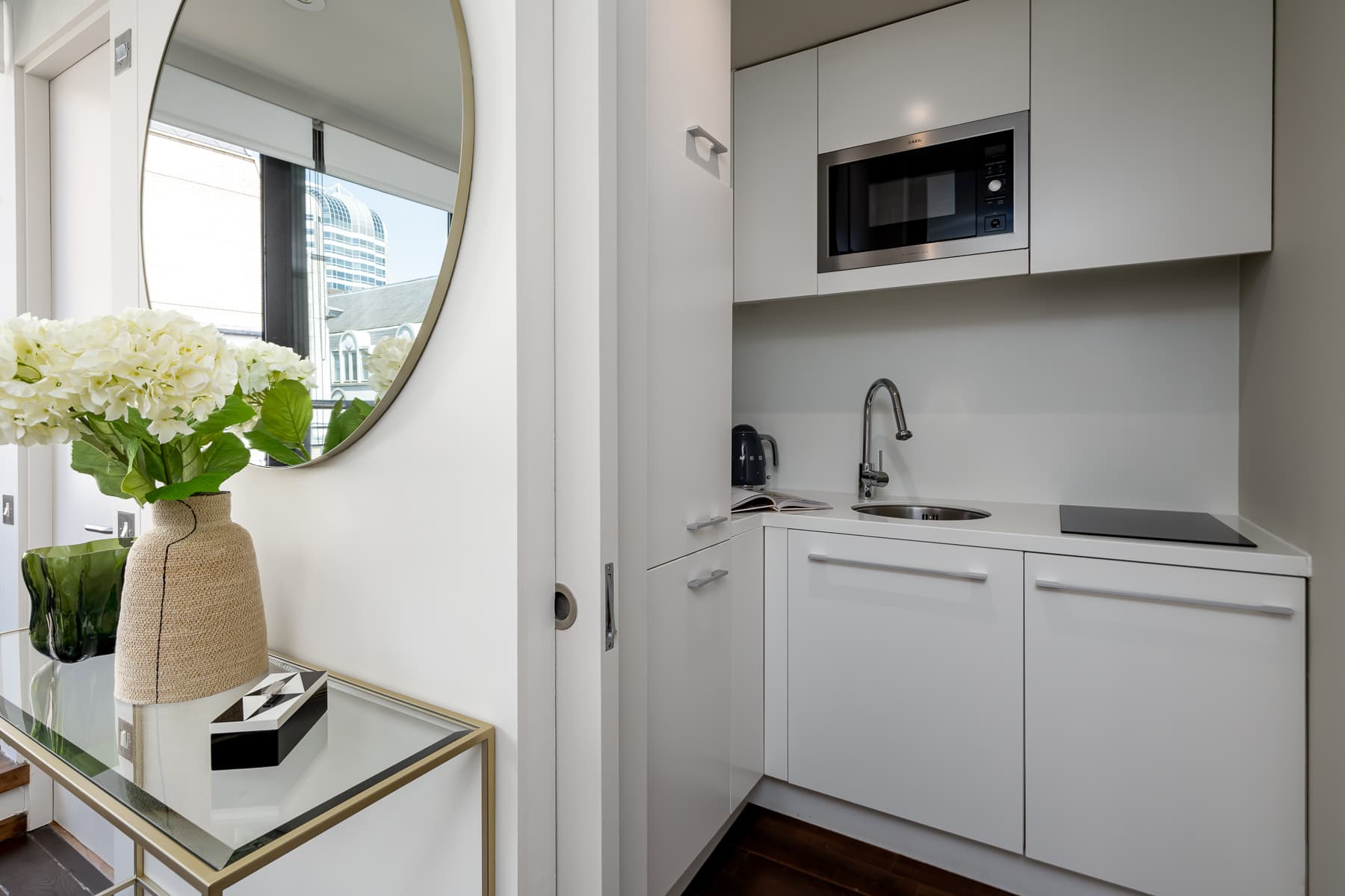 Your-Apartment-Tower-of-London-Studio-3