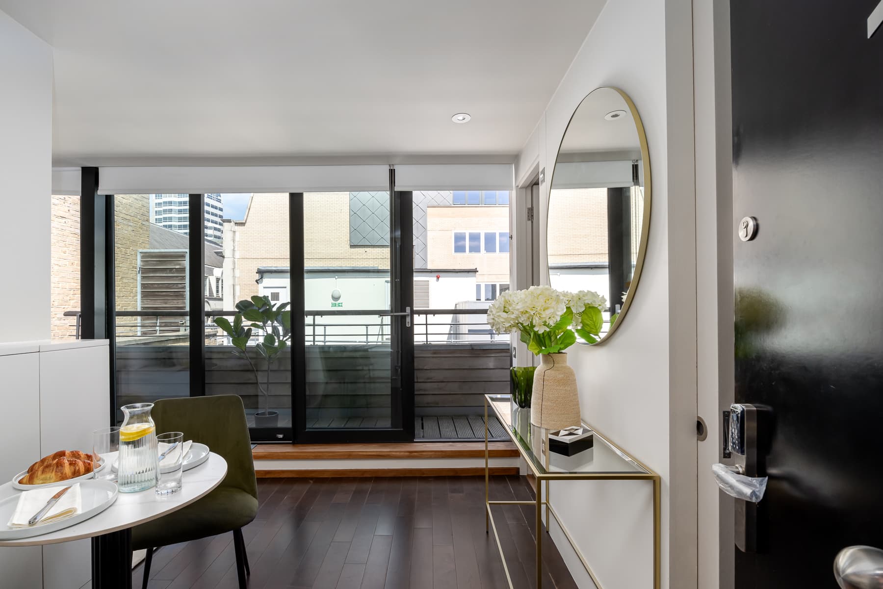 Your-Apartment-Tower-of-London-Studio-5