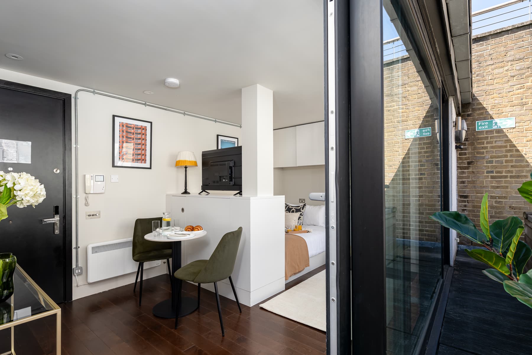 Your-Apartment-Tower-of-London-Studio-6