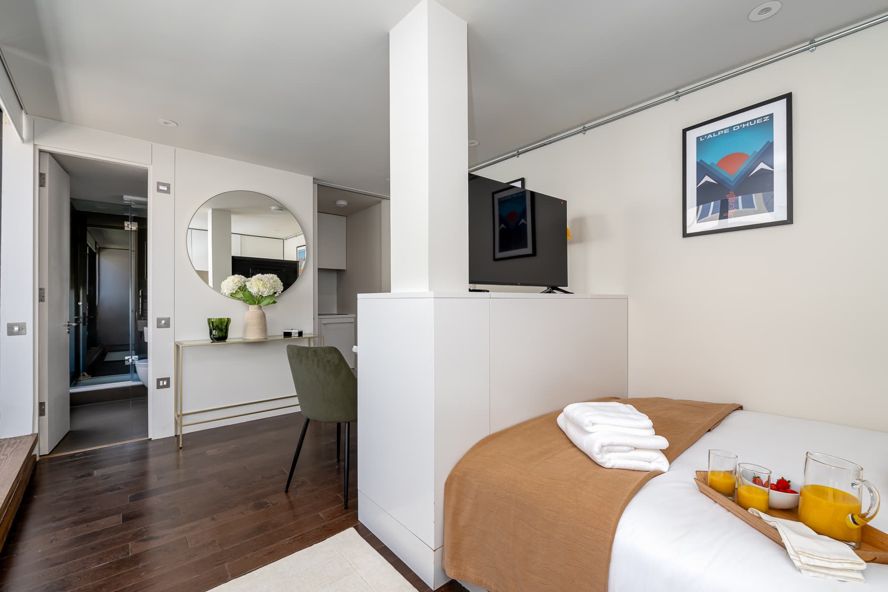 Your-Apartment-Tower-of-London-Studio-7